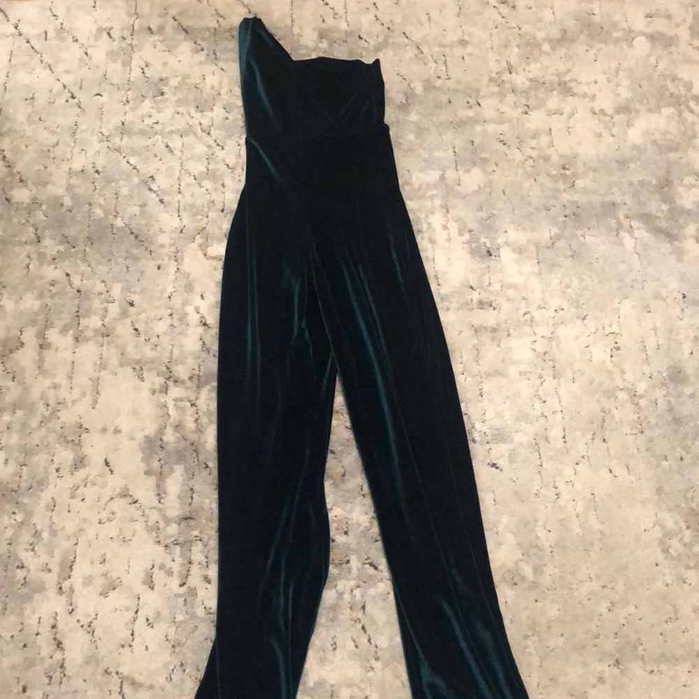 PrettyLittleThing • Green Velvet Jumpsuit • Size 2